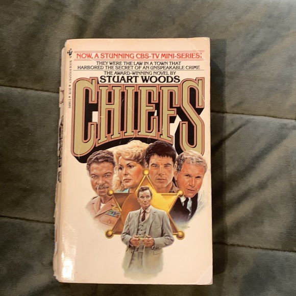 3 Stuart Woods Paperbacks - Picture 2 of 5